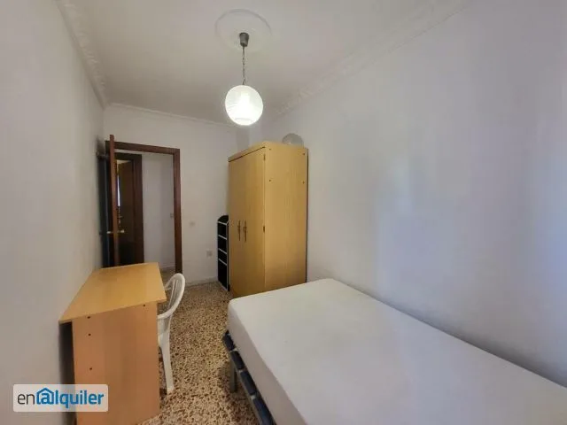 Chambres - Student Flat with Balcony in Almeria