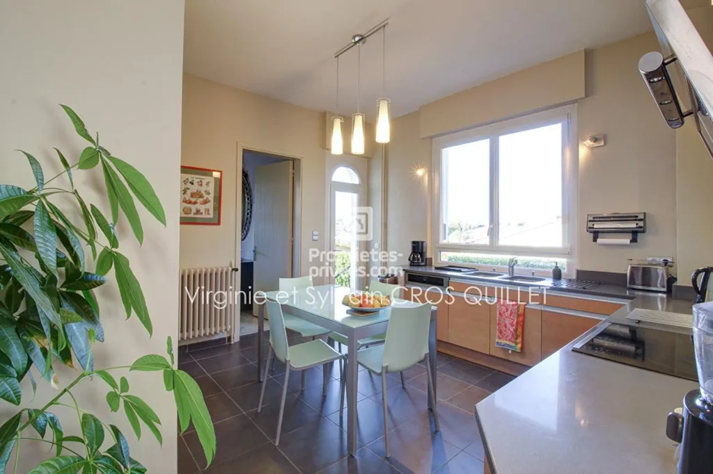 Cuisine - Villa Classique avec 7 Chambres à Bourg Saint Bernard