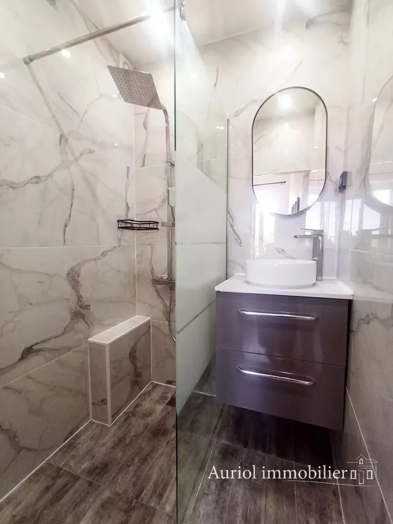 Vannitoad - Meubled 2-Bedroom Apartment in Peynier