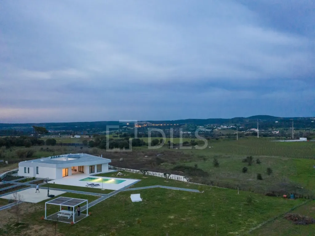 Õhuvaade - Villa with Pool and Vineyard in Alentejo