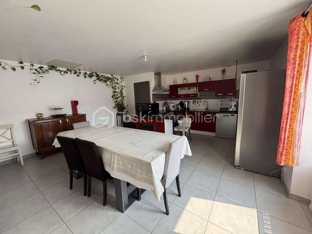 Salle à manger - Maison d'Époque dans un Village Paisible