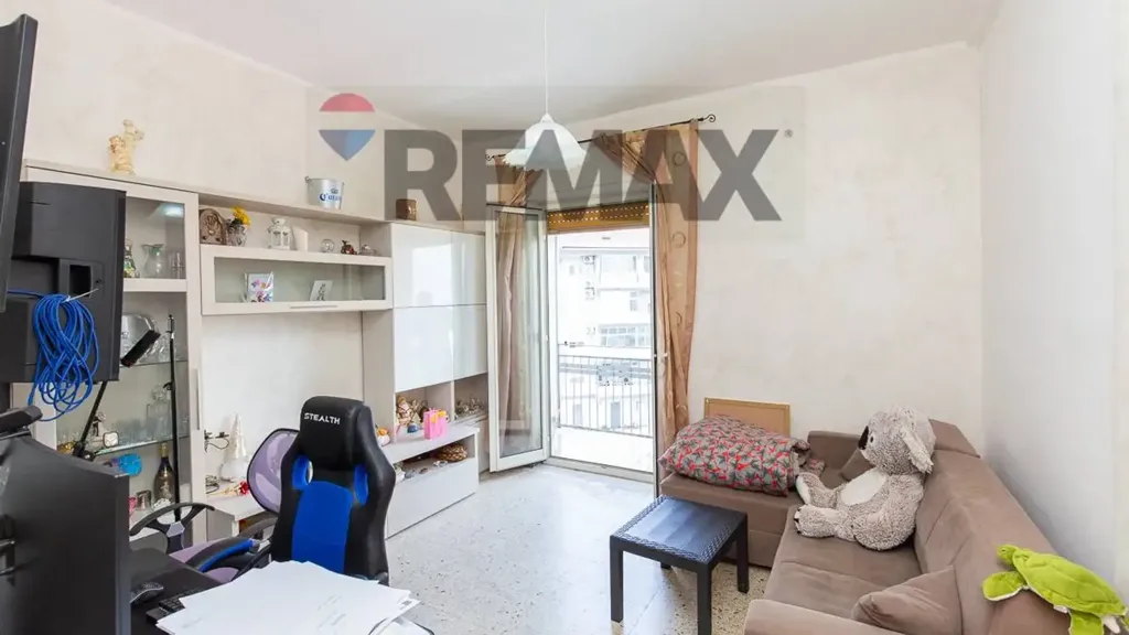 Elutuba - 4-Room Apartment with Balcony in Catania