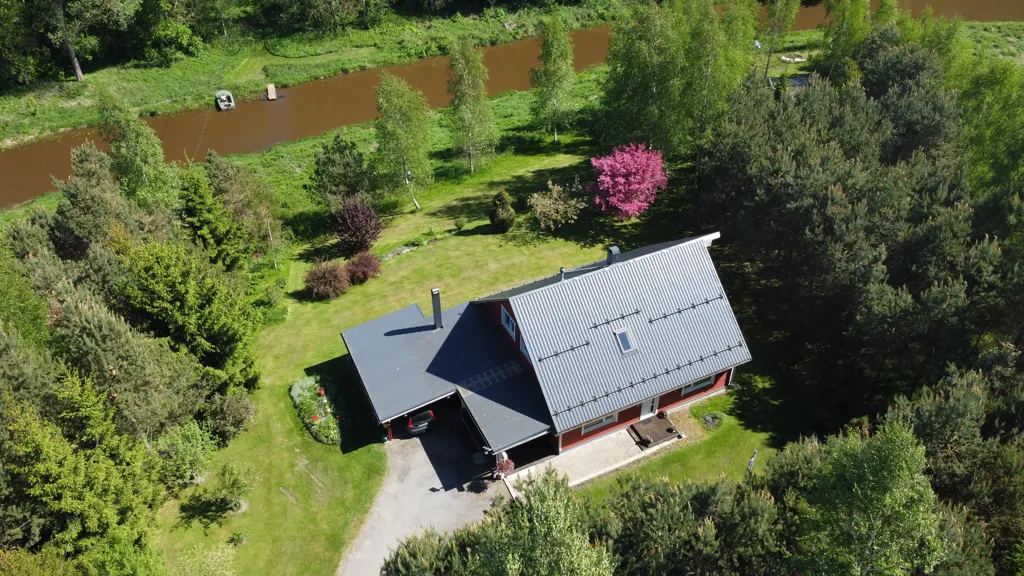 5-toaline maja asukohas Tori vald