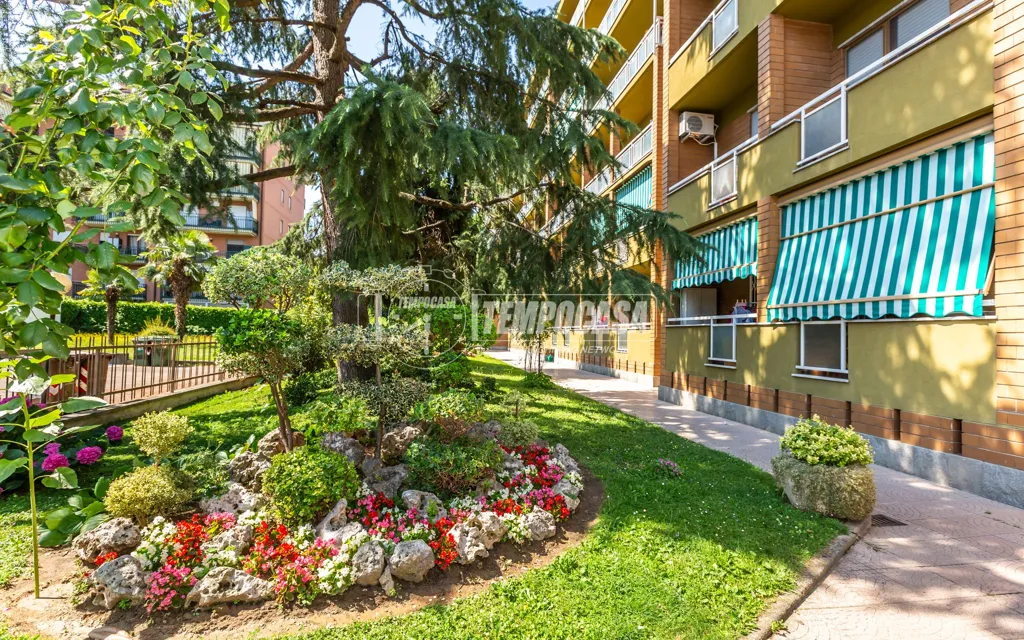 Jardin - Fully Rented Flat with Balcony in Moncalieri