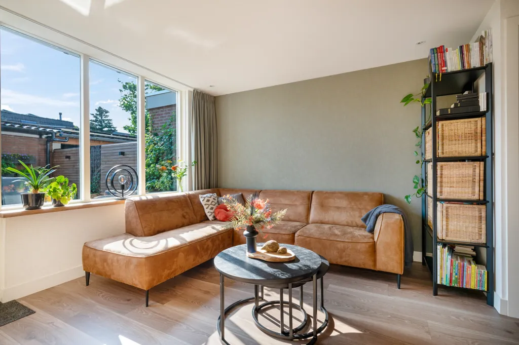Elutuba - Modern Family Home with Garden in Ede