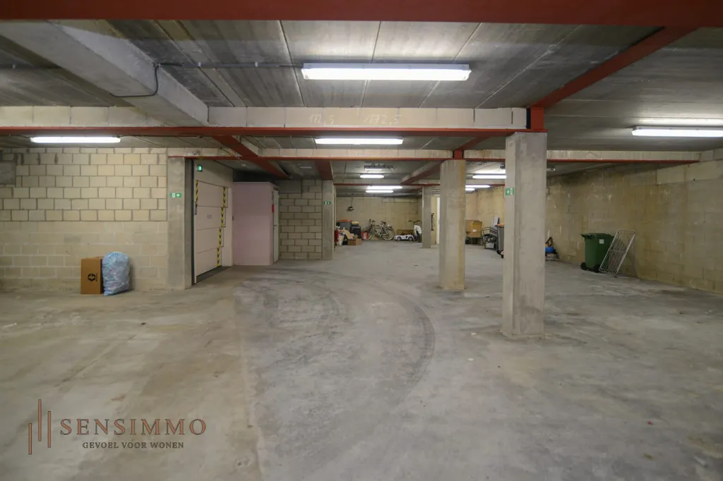 Garage - Appartement Moderne avec Terrasse à Maasmechelen