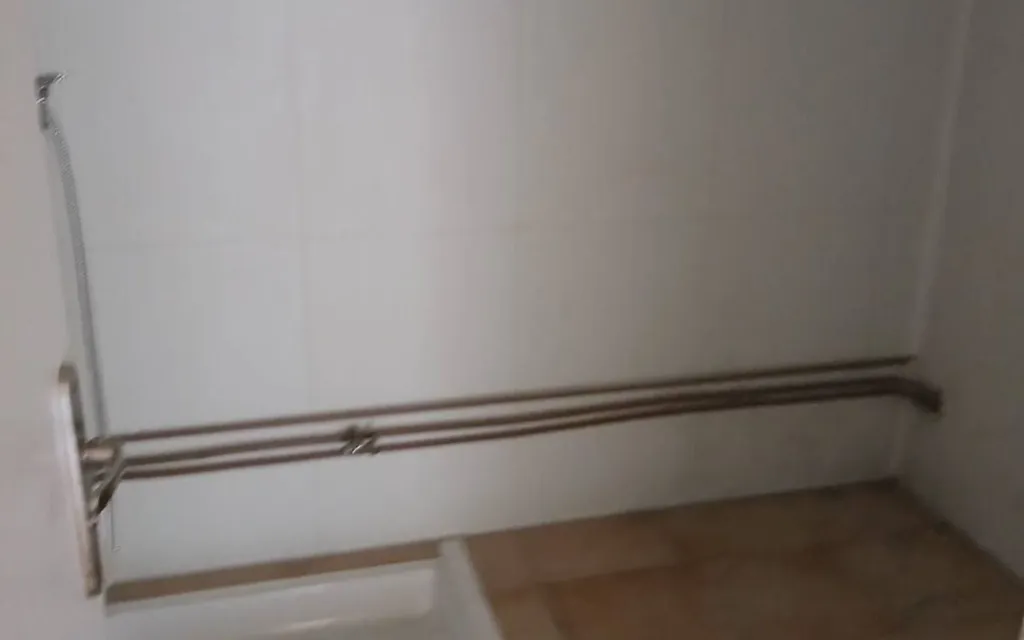 Badezimmer - Ground Floor Flat with Private Courtyard in Saint-Quentin