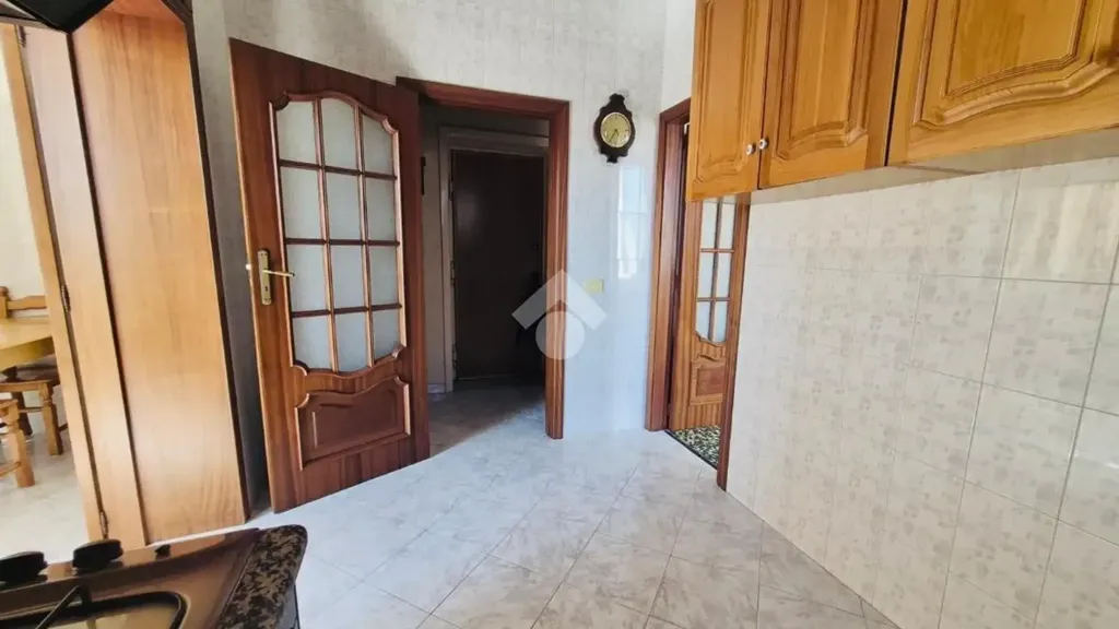 Entrée - Central Trilocale with Balcony in Torre Del Greco