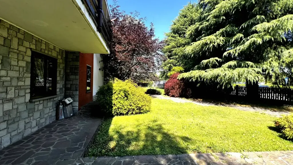 Aed - Villa with Edificabile Potential in Bernareggio