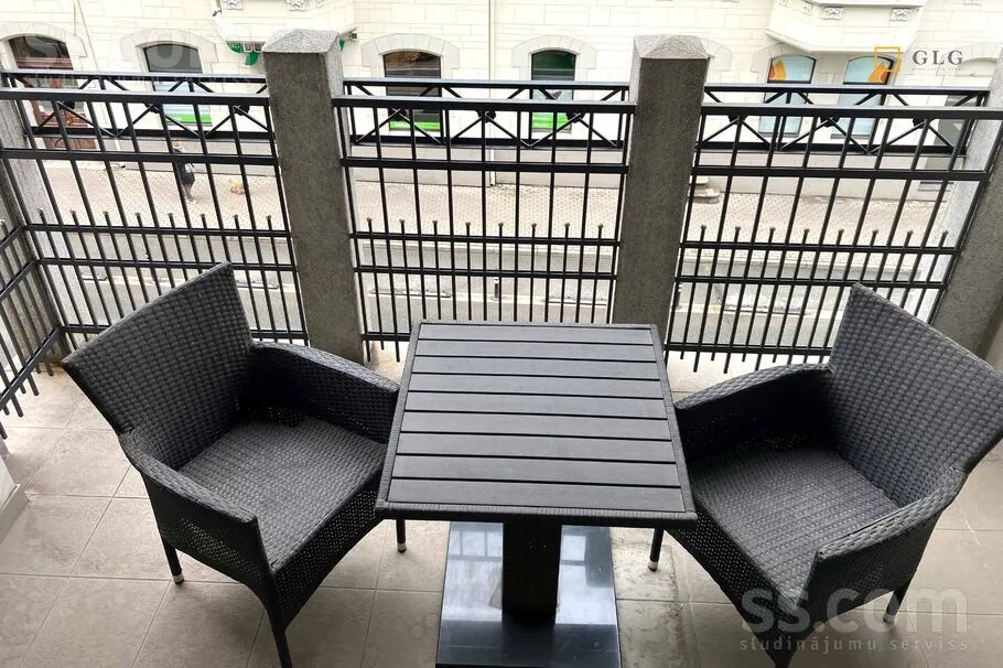 Rõdu - Furnished Apartment with Balcony in Riga Centre