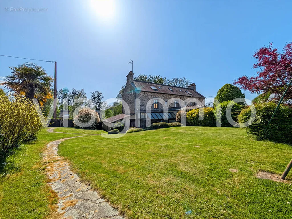 Maison 10 pièces à Baguer-Morvan