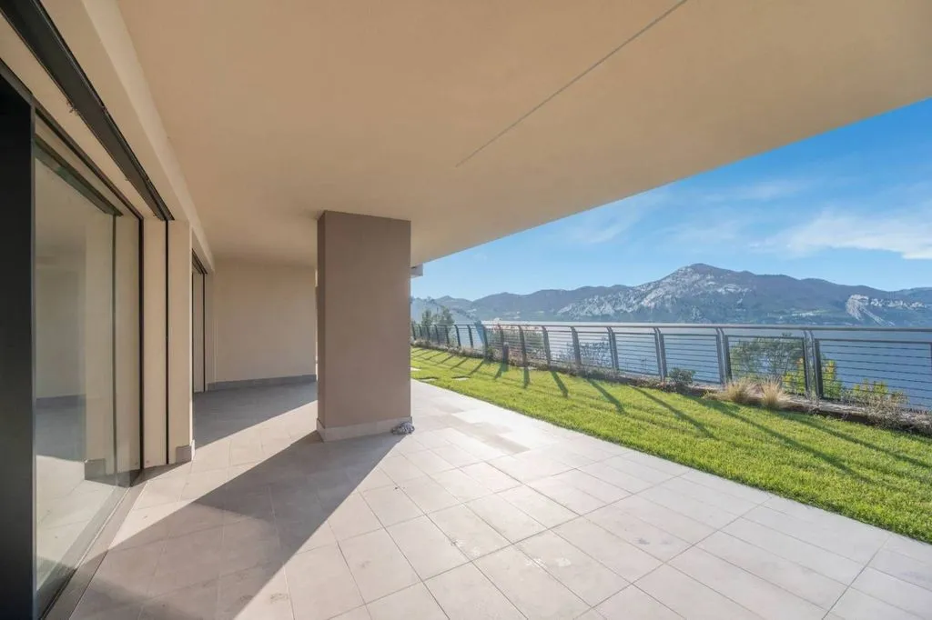 Terrasse - Luxury Apartment with Pool in Torri del Benaco