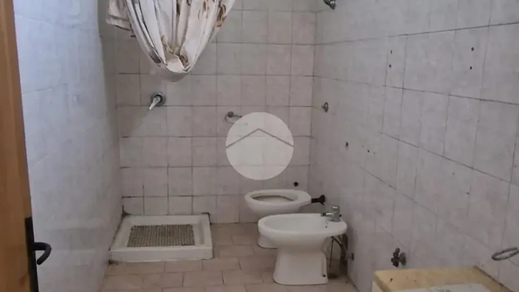 Badezimmer - Storage Unit in Periphery, Sant'Antonio Abate