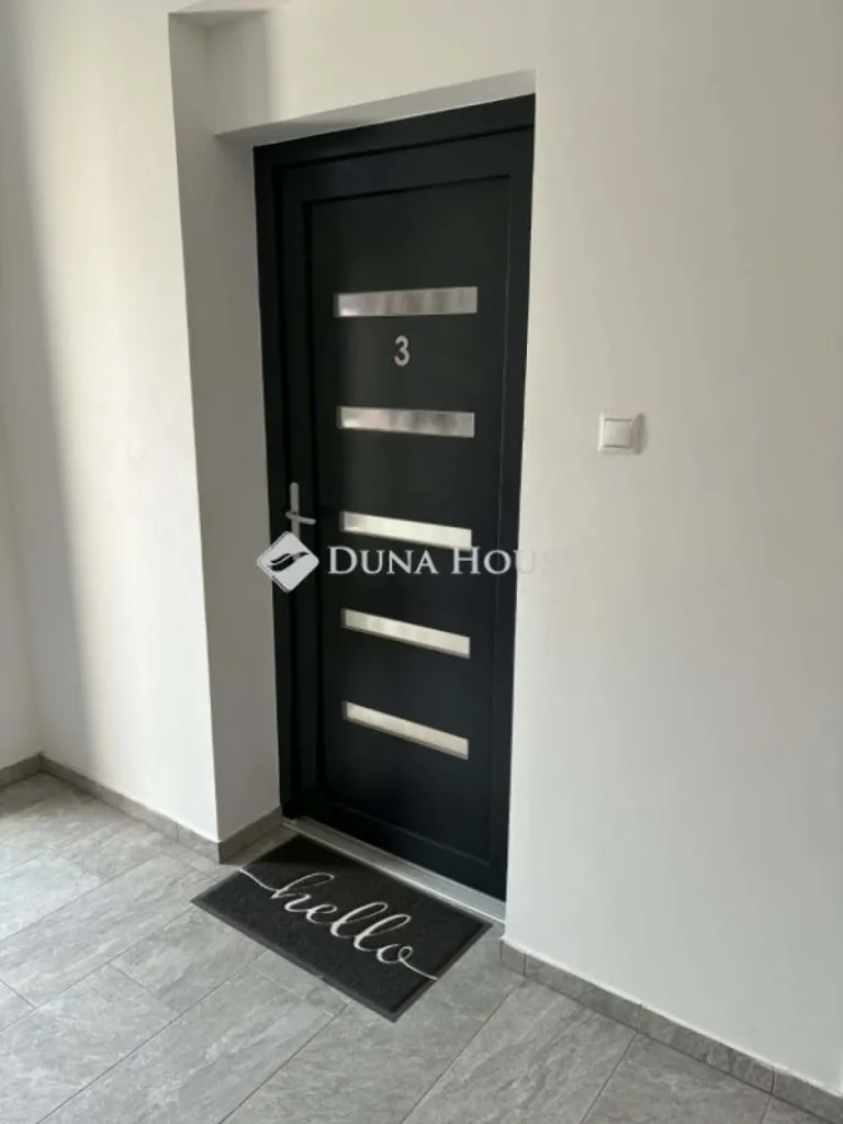 Entrée - Modern Apartment with Garden in Újhartyán