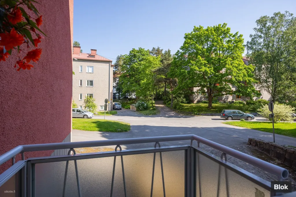 Balcon - Renovated Apartment with Balcony in Ruskeasuo