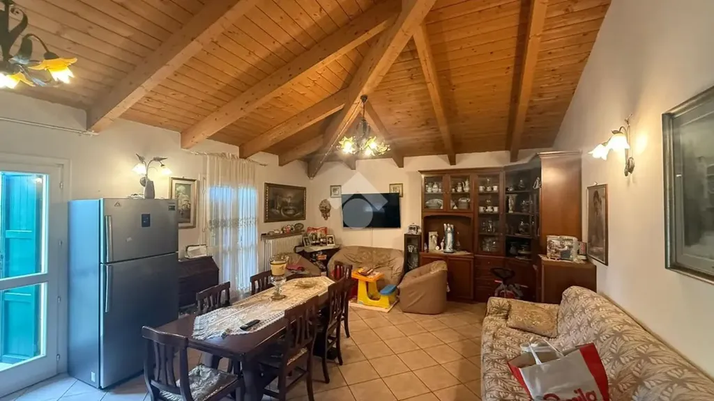 Salle à manger - Trilocale with Balconies in Gattatico
