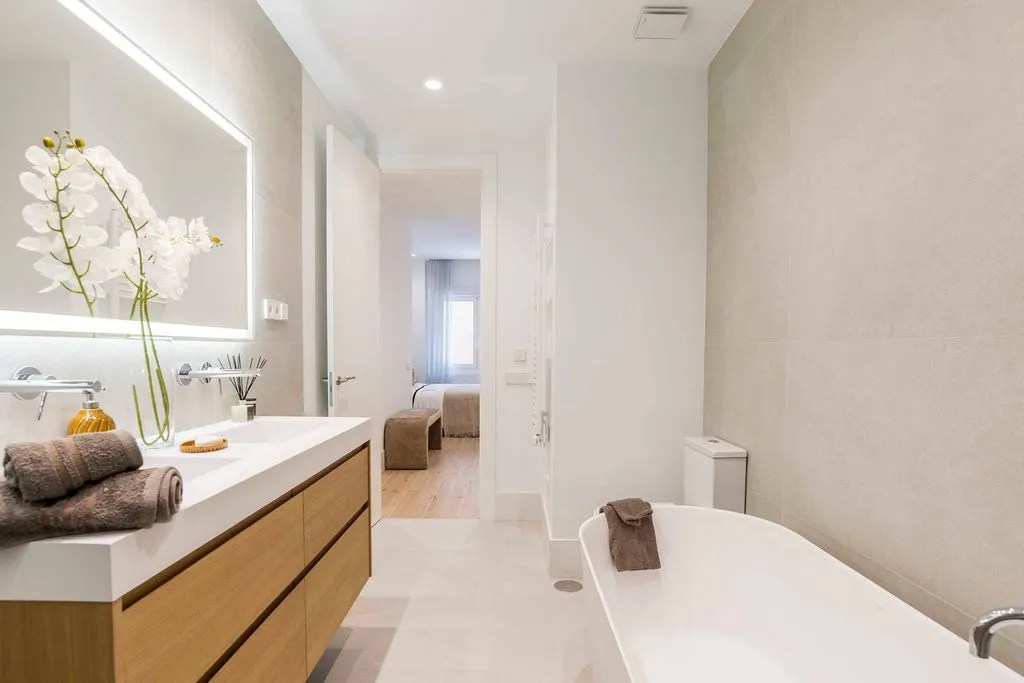 Salles de bain - Renovated Flat with City View in Madrid