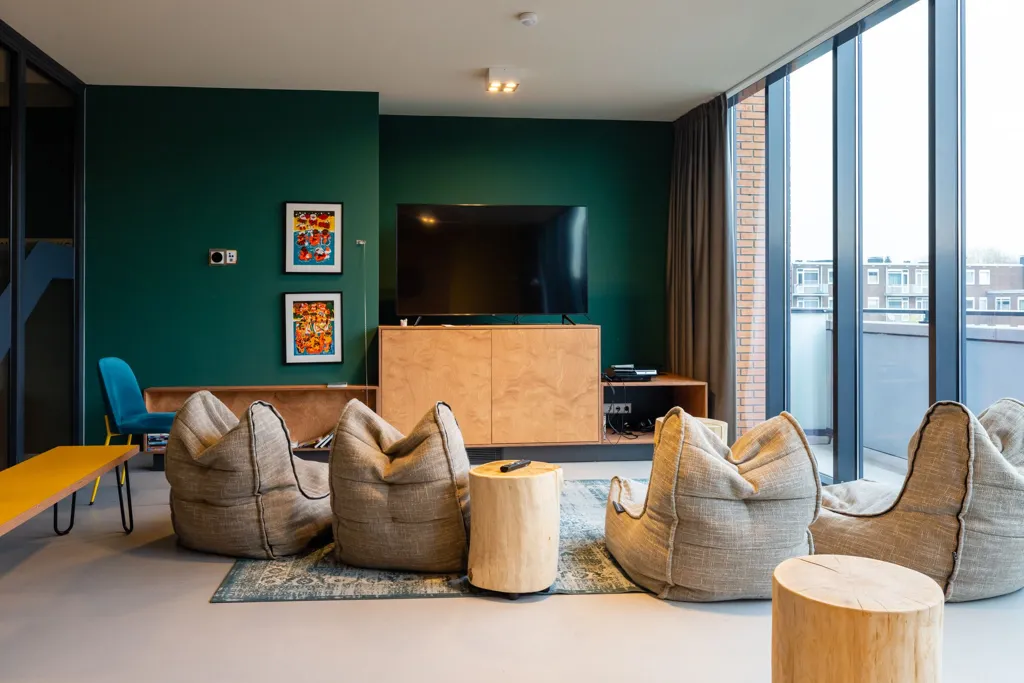 Pièces - Studio Apartment with Balcony in Rotterdam Vreewijk