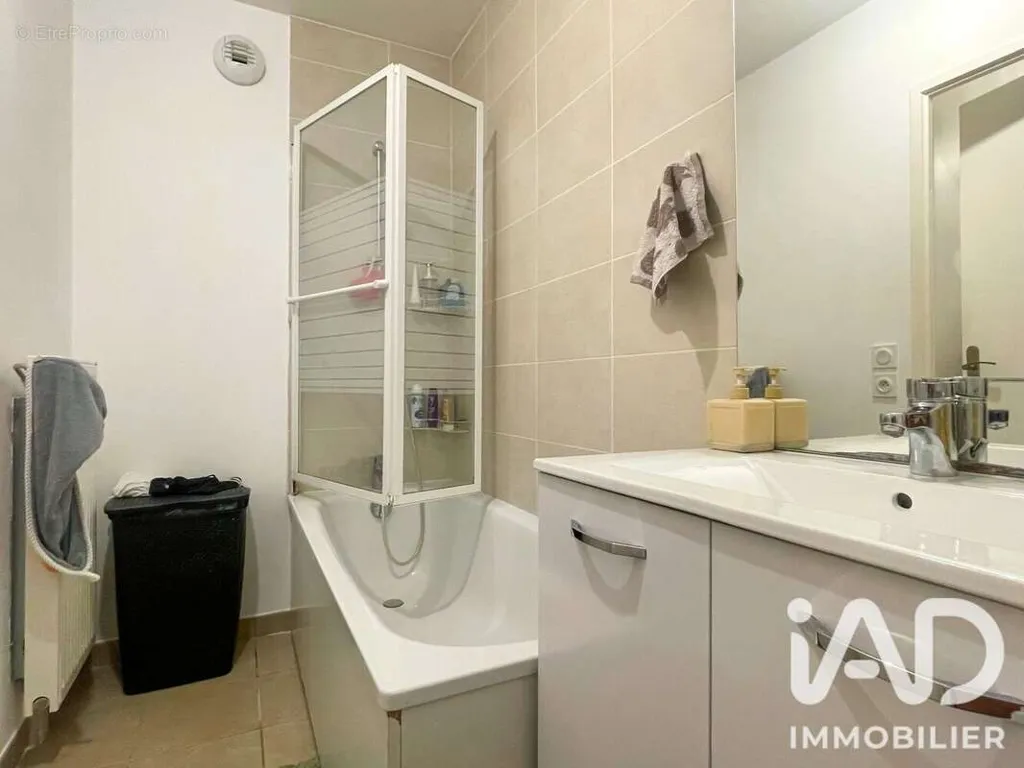 Bagni - Bright Apartment with Terrace in Persan