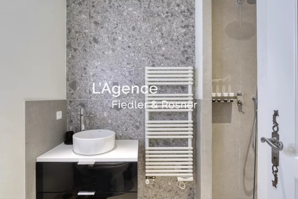 Salles de bain - Villa Rénovée avec Piscine Chauffée à Ramatuelle