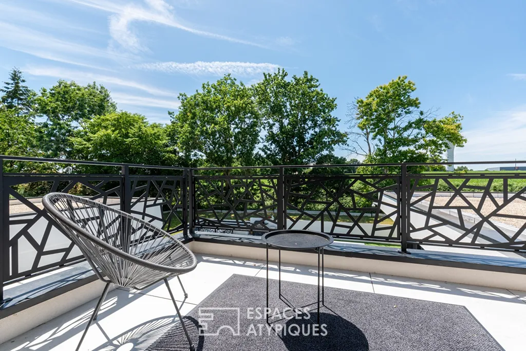 Balcony - Architectural Villa with Pool in Rennes
