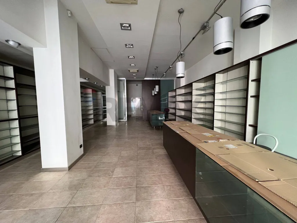 Toad - Commercial Space with Vitrines in Monopoli
