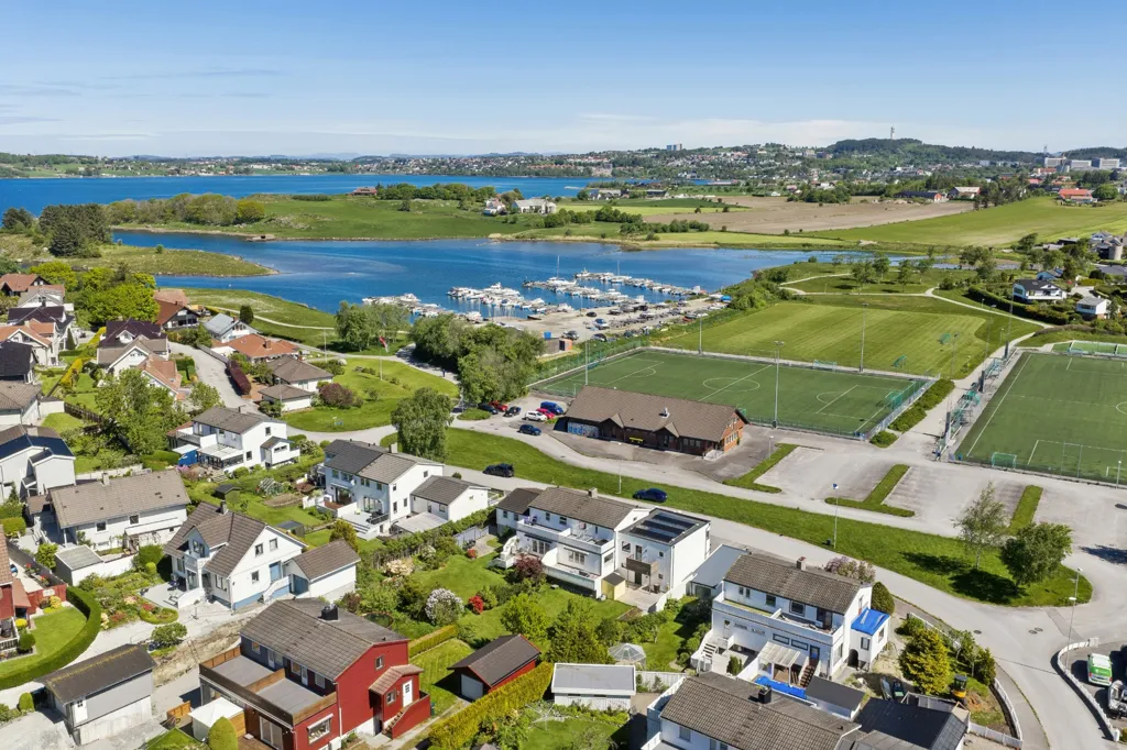 Vue aérienne - Three-Storey Townhouse with Sea View in Sola