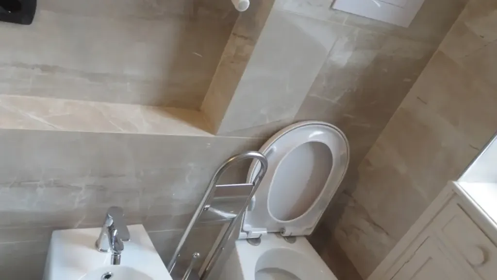 Bathrooms - Rented Apartment with Balcony in Milan