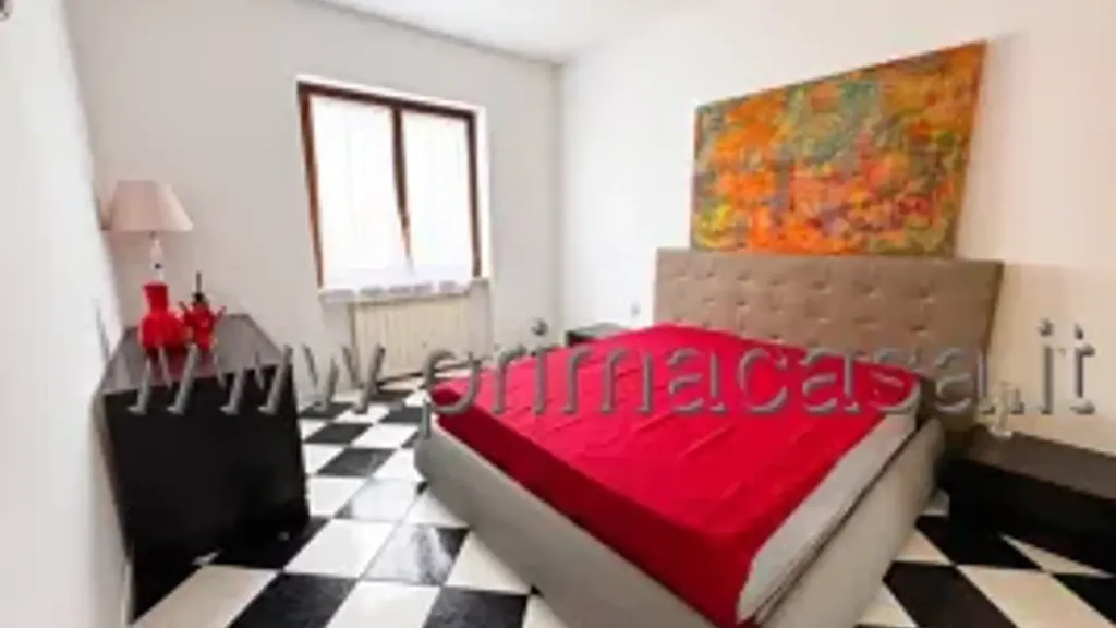 Chambres - Trilocale with Garage in Casalromano