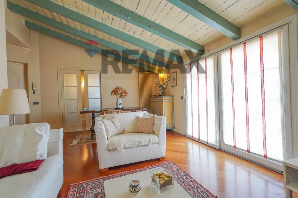 Séjour - Detached Villa with Two Apartments in Cologno al Serio
