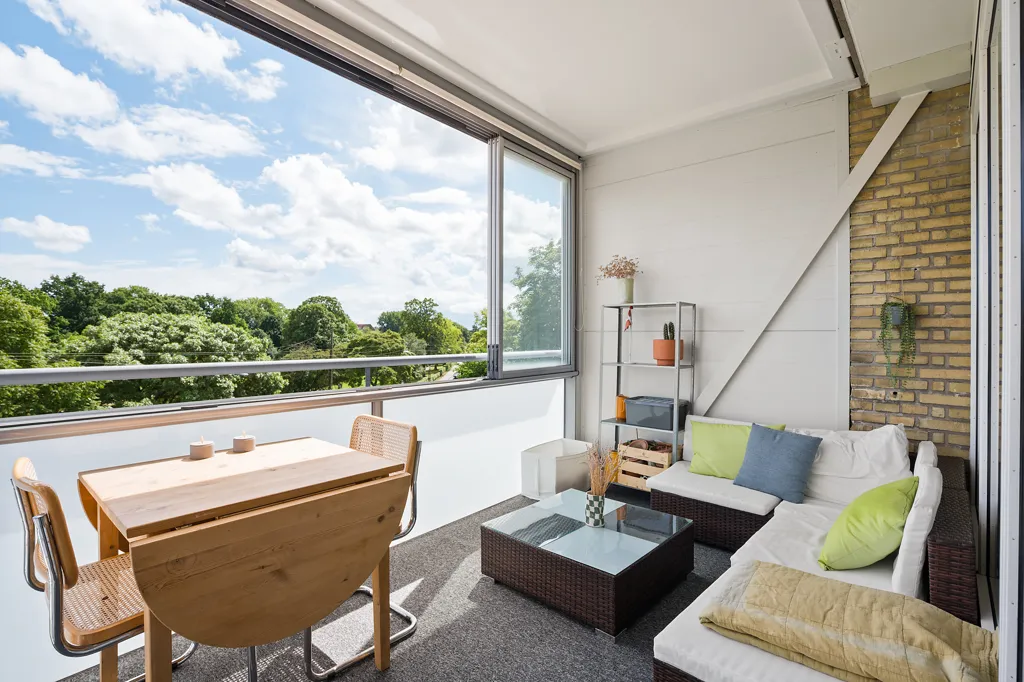 Balcon - 2-Bed Apartment with Terrace in Vanløse