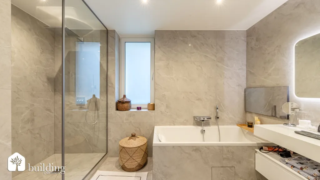Bagni - Renovated Parisian Apartment with Ethanol Fireplace
