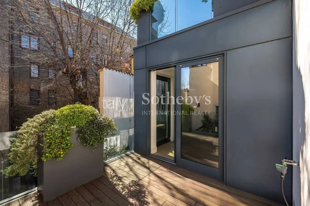 Terrass - Multi-level Residence with Garden in Brera