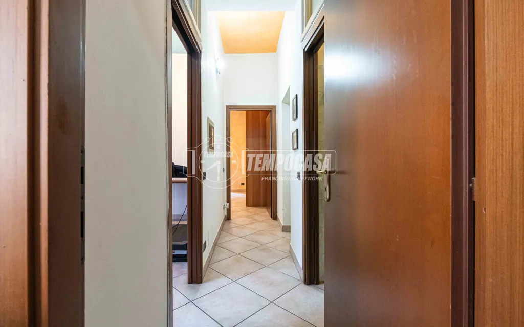 Ingresso - Bright Trilocale with Loggia in Bosisio Parini