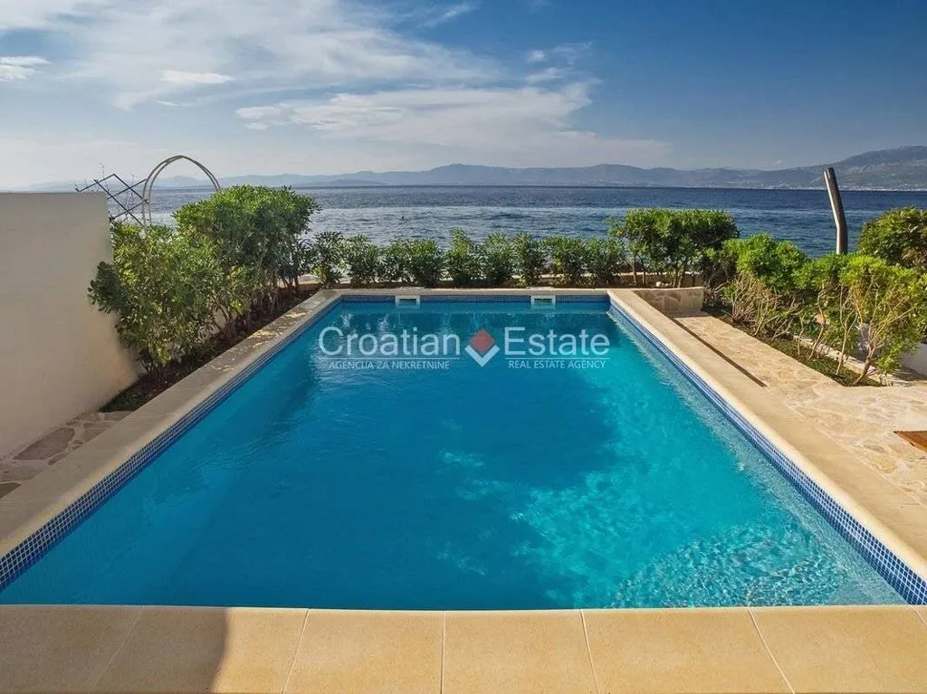 Piscine - Beachfront House with Pools in Postira