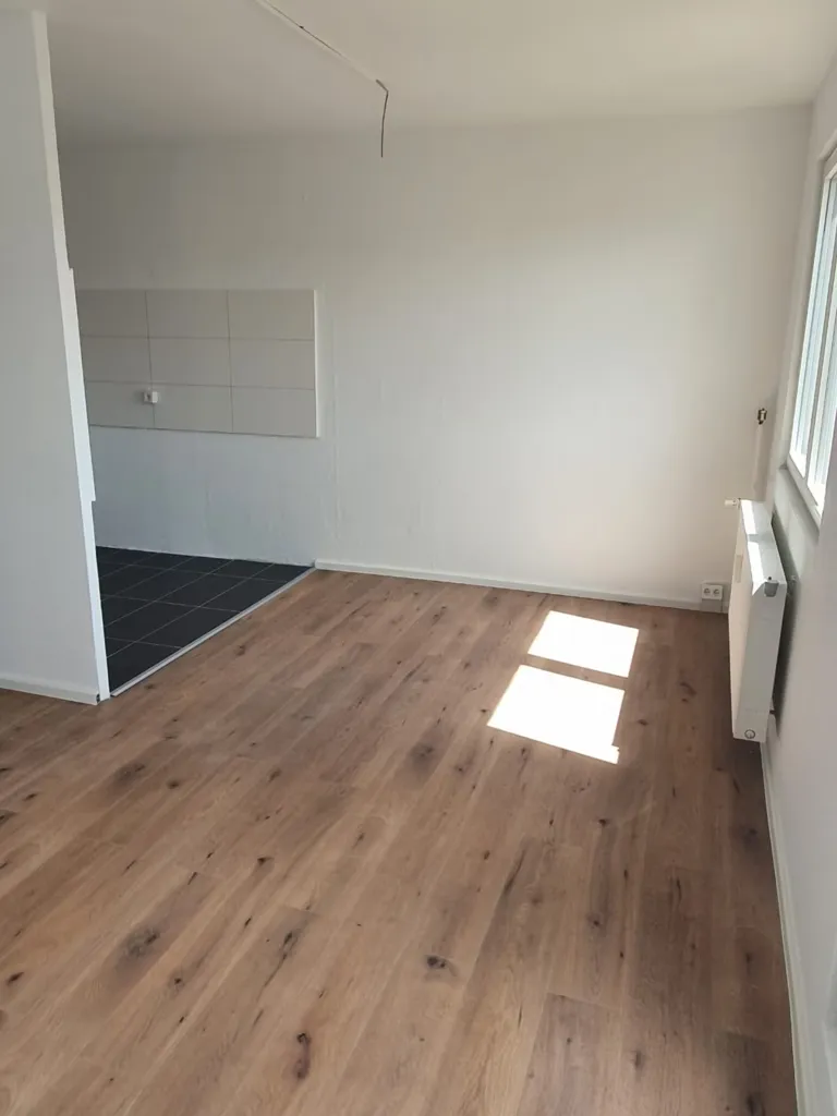 Rooms - Apartment with Balcony in Central Location