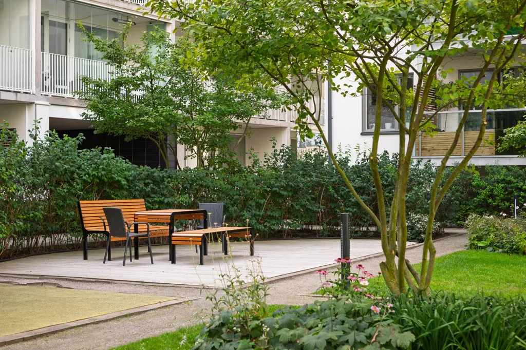 Garden - Waterfront Apartment with Balcony in Stockholm
