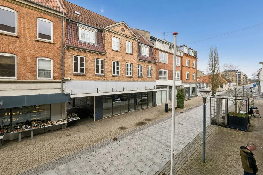 Välivaade - Retail Unit with Facade on Main Street in Bjerringbro