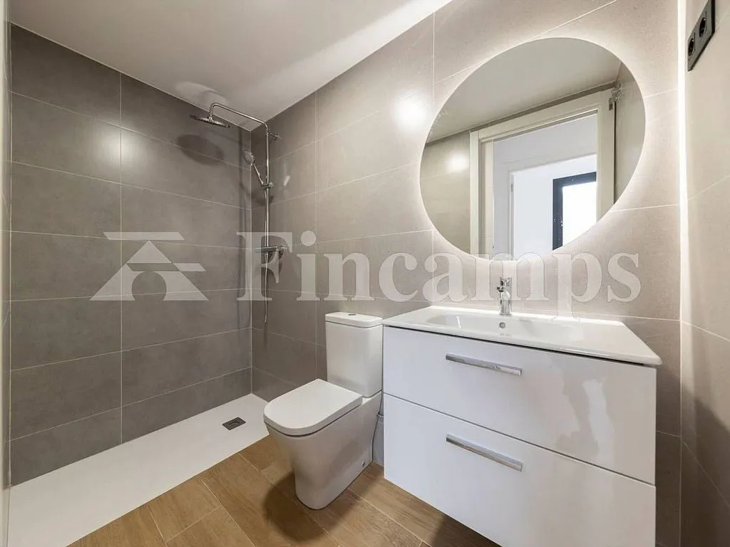 Vannitoad - Modern Flat with Parking in Hostafrancs, Sabadell
