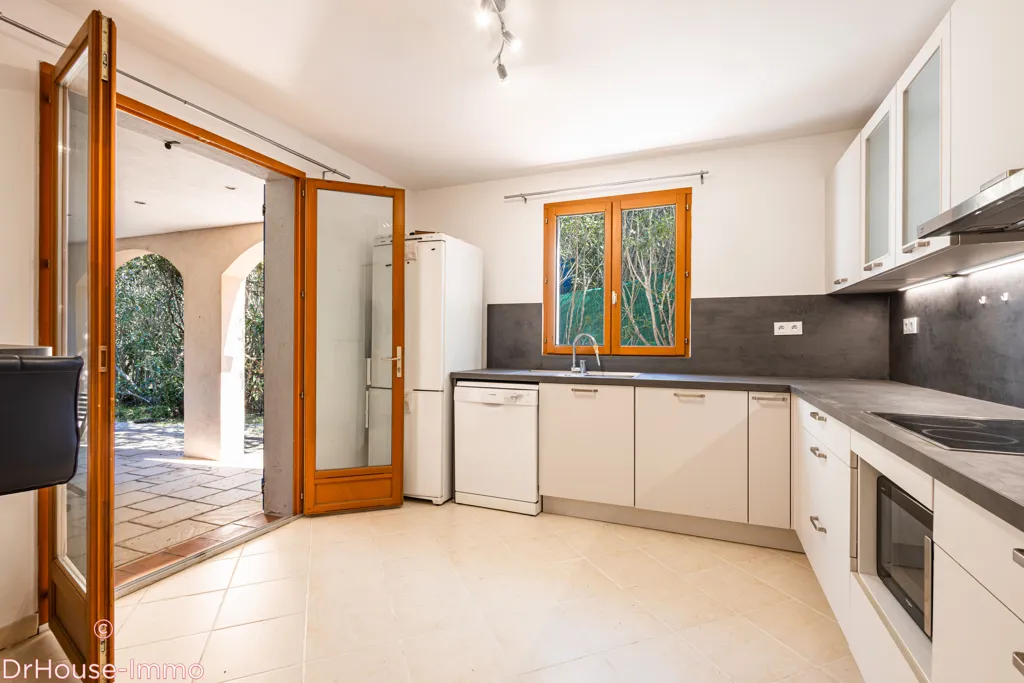 Cuisine - Maison avec Terrasse à Arcades dans Domaine Privé à Cogolin