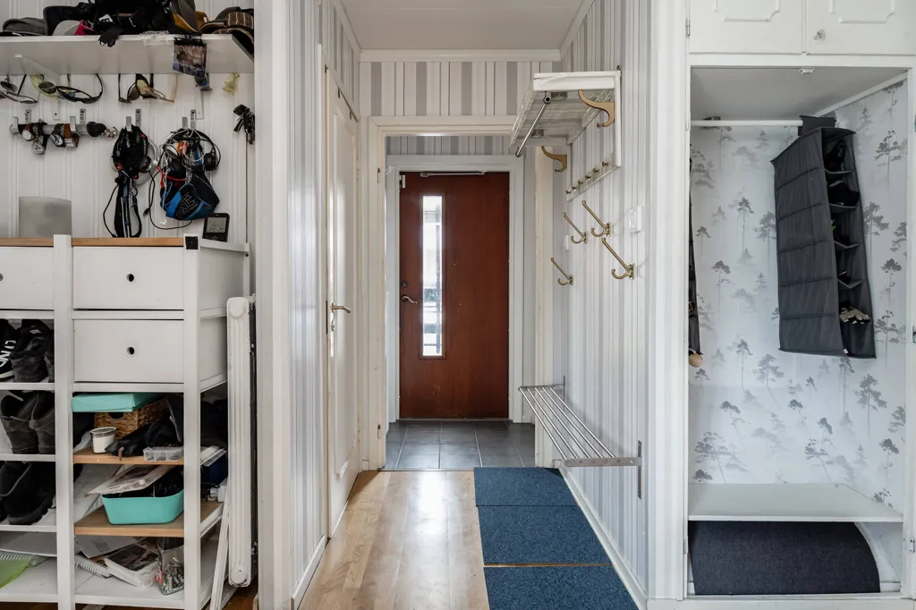 Hallway - 1.5-Storey Villa with Garden in Söderhamn