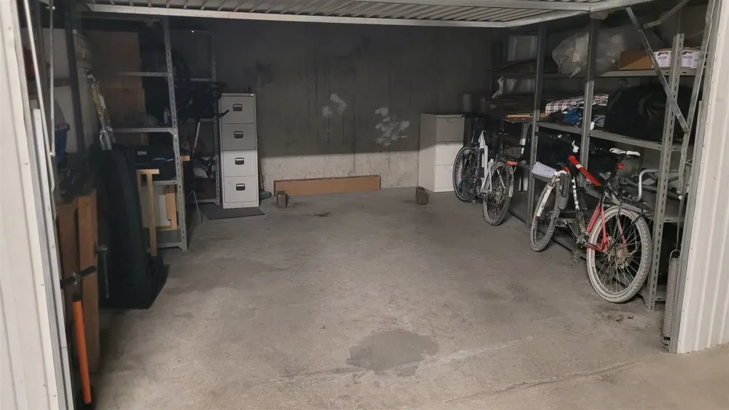 Garage - T3 Flat with Secure Garage in Fontaines-sur-Saône