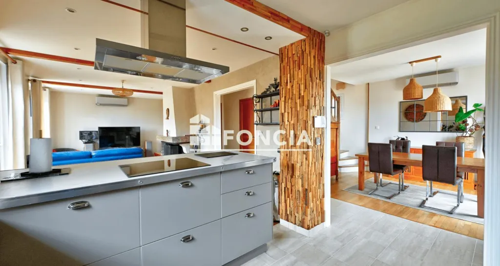 Köök - Three-Bedroom House with Subterranean Space in Osny