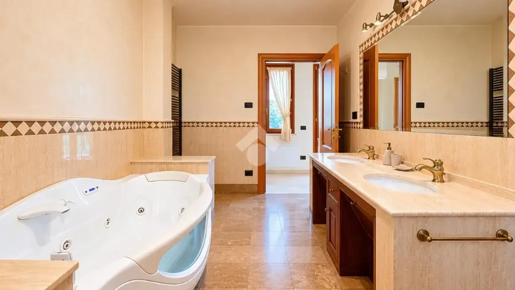 Vannitoad - Contemporary Apartment with Balcony in Chiari
