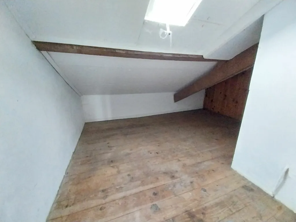 Pièces - Maison en Centre-Ville avec Garage à Mauron