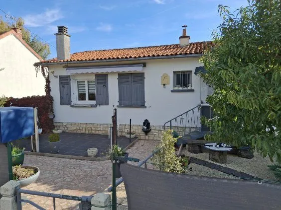 Esterno - 1963 Stone House with Balcony in Civray