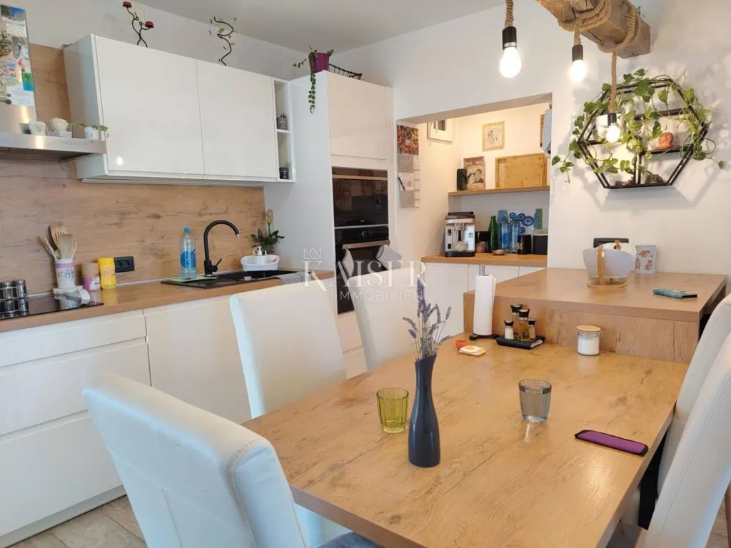 Söögituba - Renovated Apartment with Sea View in Pula