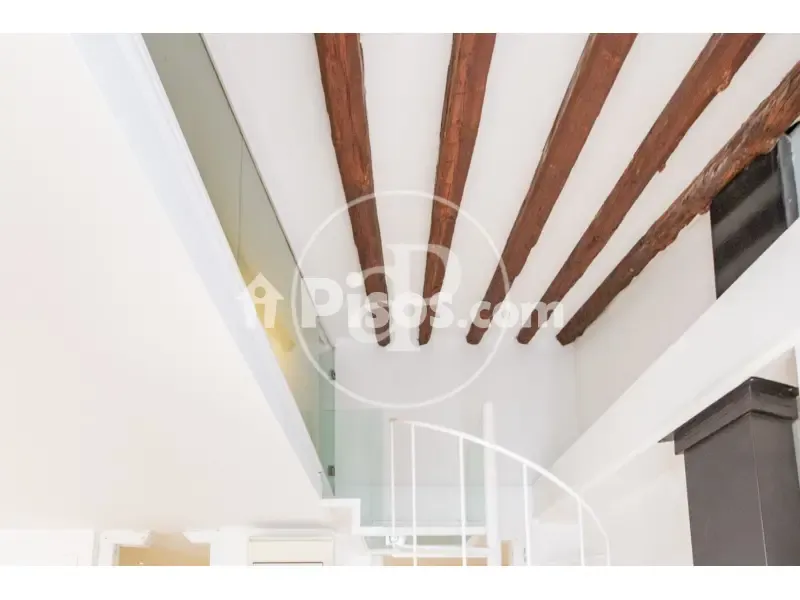 Rooms - Modern Apartment with Balcony Views in Madrid Centre