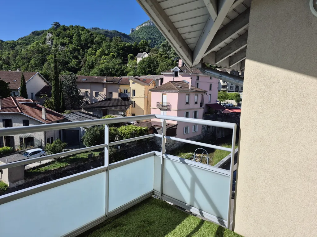 Balcon - Appartement avec Balcon et Vue Montagne à Voreppe