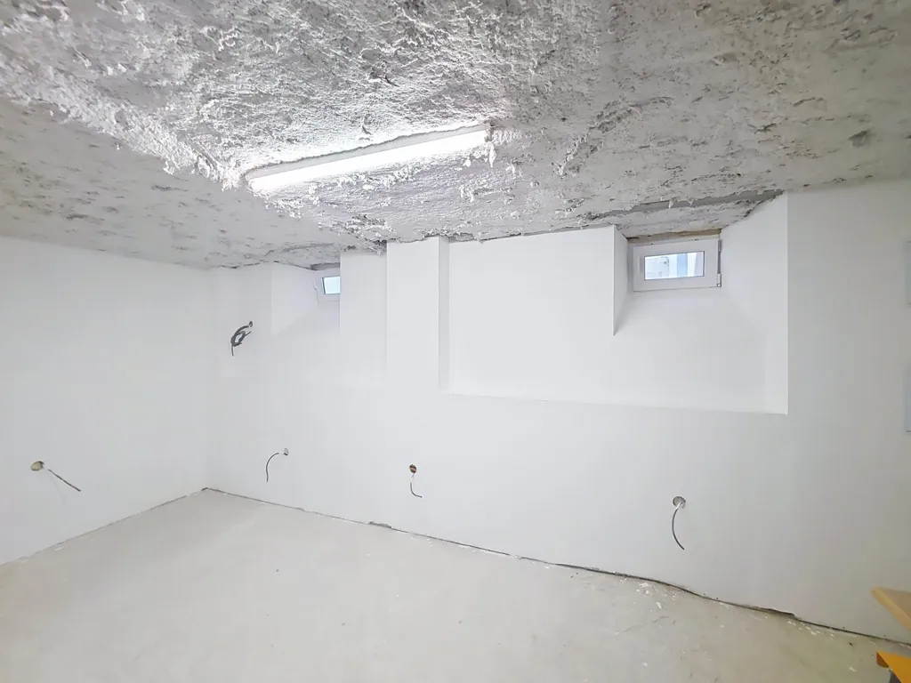 Rooms - Underground Space with High Ceiling in Montreuil